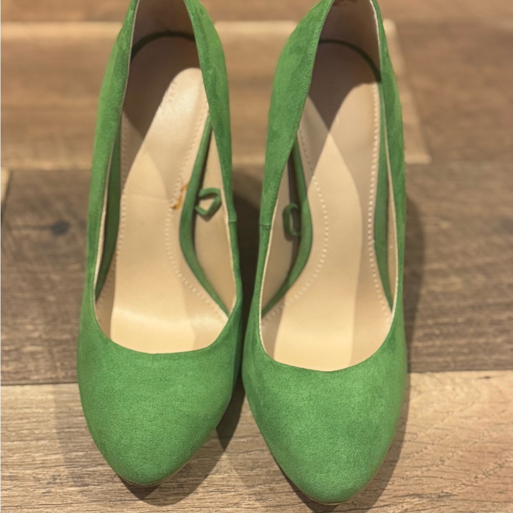 ZARA Round Toe Green Women's Pumps
